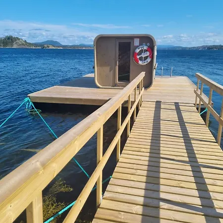 Family-friendly With Pier - To Bergen - 40 Min Holiday home *