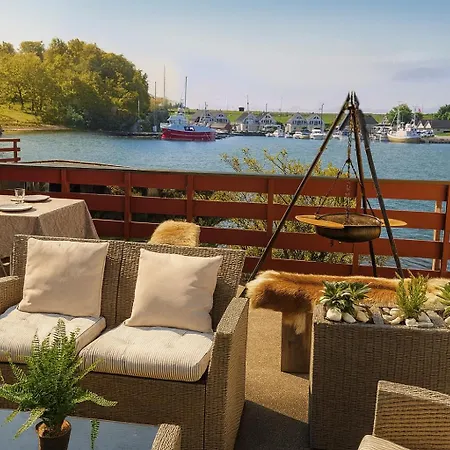 Family-friendly With Pier - To Bergen - 40 Min Holiday home Herdla